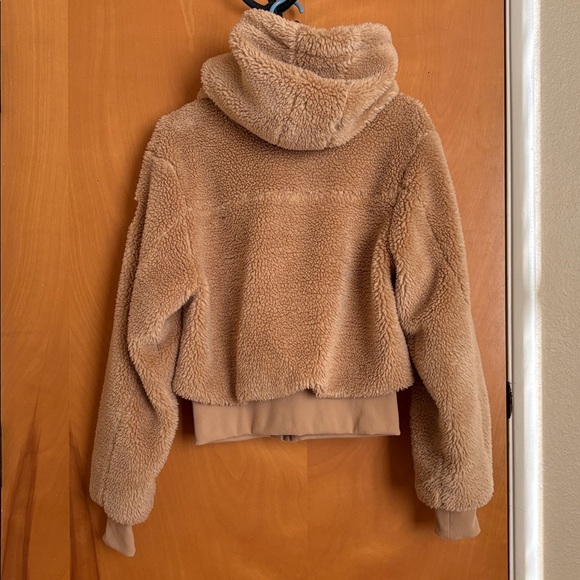 ALO Yoga Foxy Sherpa Jacket - Picture 6 of 11